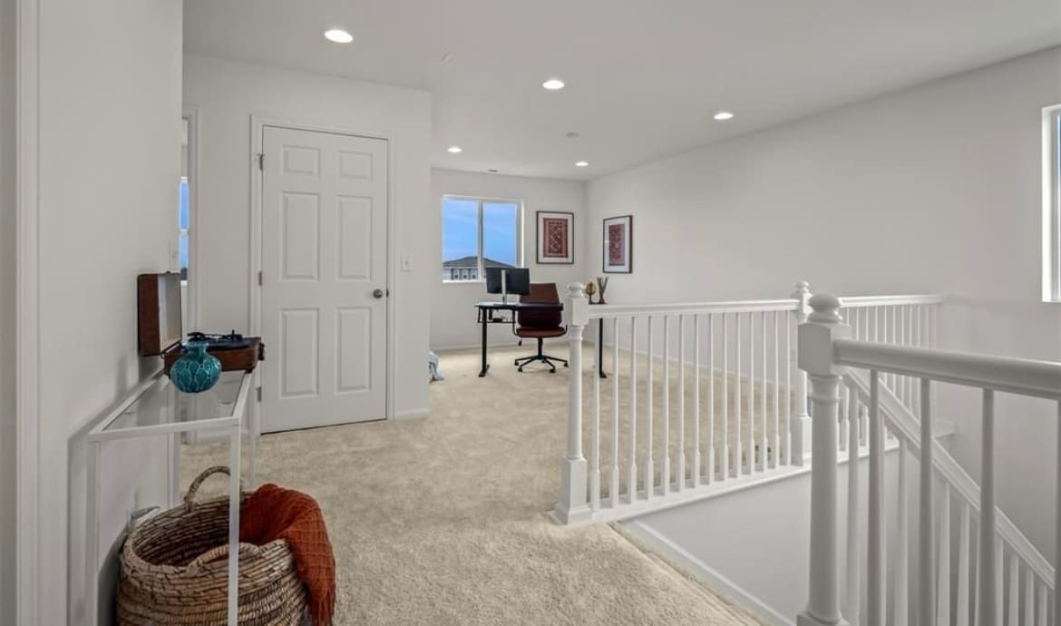 Building Photo - 5677 Mammoth Ln