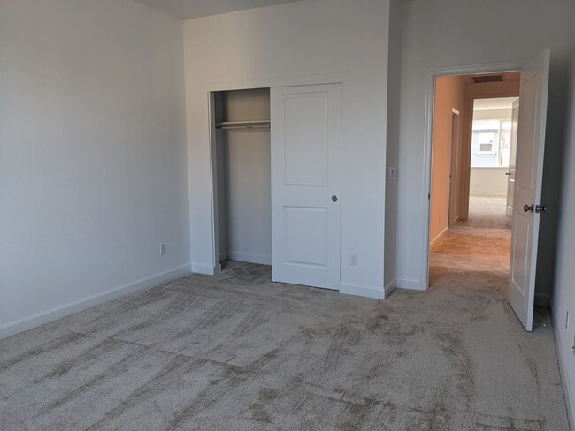 Building Photo - Move-in Special *Take $500 off of first-mo...