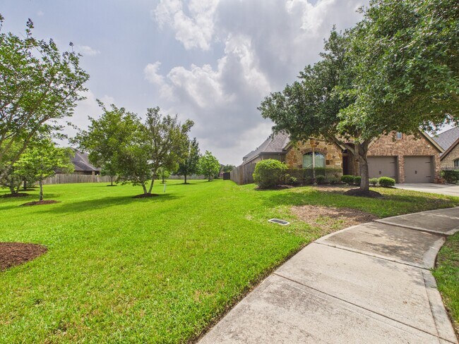 Building Photo - 2807 Naples Park Ln