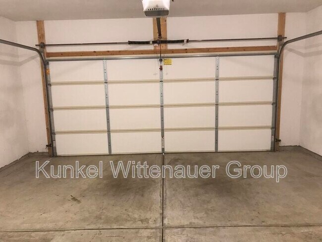 Building Photo - 48 Oak Pointe Cir