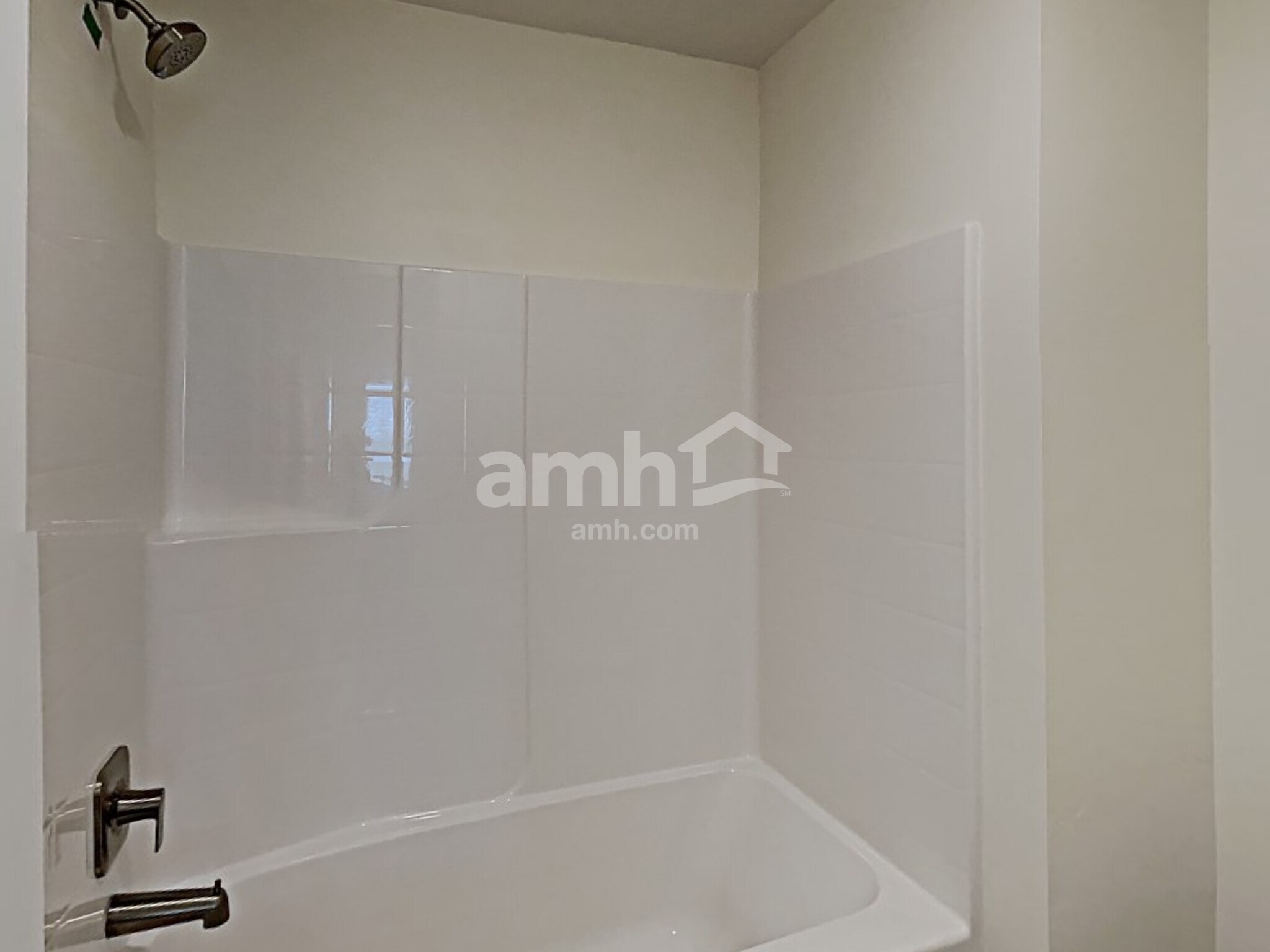 Building Photo - 884 N Garnet Creek Ave