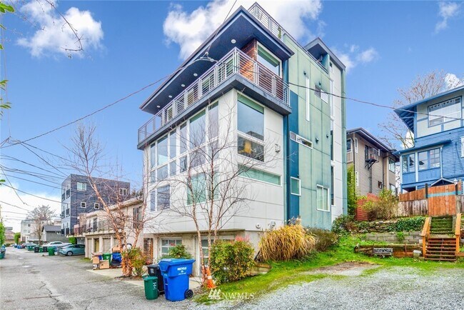 Building Photo - 2321 Boylston Ave E