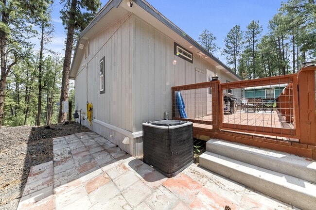 Building Photo - 109 Mountain Dr