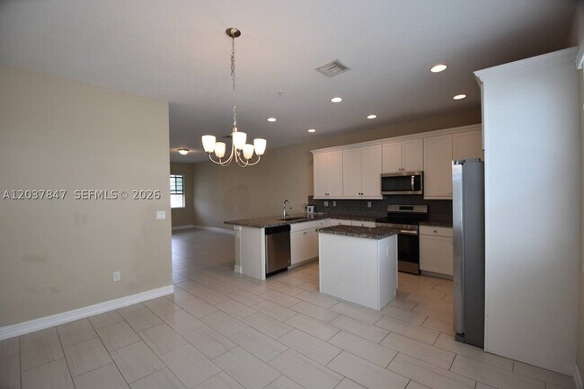Building Photo - 11671 SW 13th Ct
