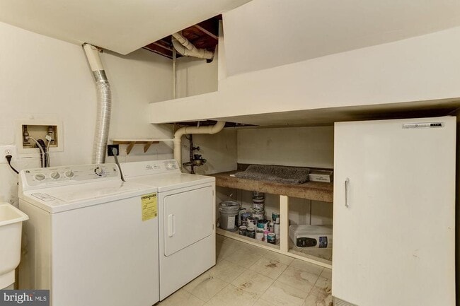 Building Photo - 10107 Galsworthy Pl