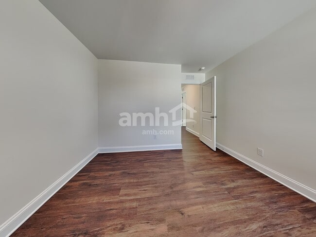 Building Photo - 623 Rivermist Dr