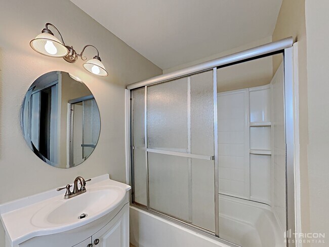Building Photo - 2343 Lone Pine Dr