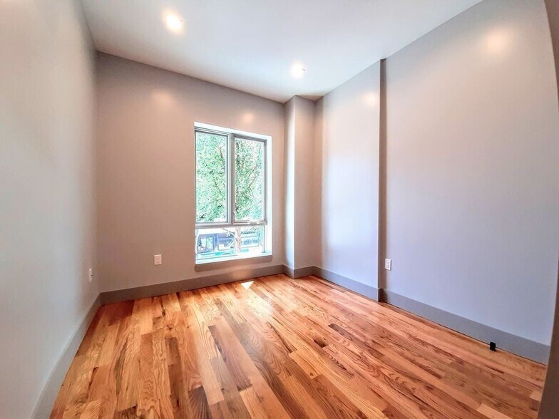 Building Photo - 245 Tompkins Ave