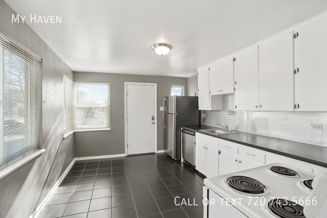 Building Photo - 2300 W 39th Ave
