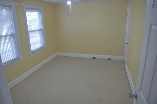 Bedroom - 754 E Washington Ave