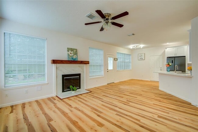 Building Photo - 1810 Oakleaf Cir