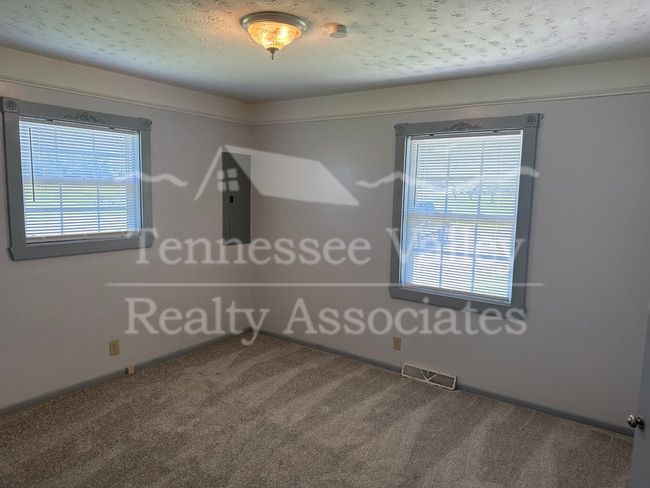Building Photo - MOVE IN READY! TOUR TODAY! Check out this ...