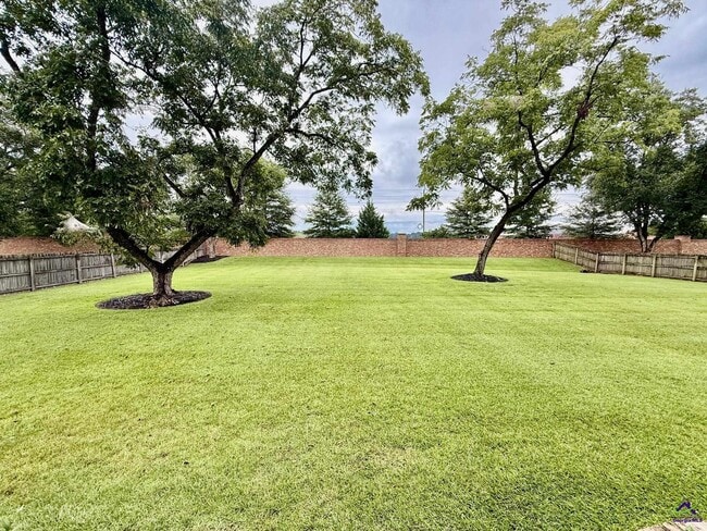 Building Photo - 400 Southern Wds Trl