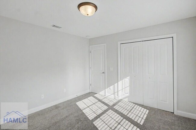 Building Photo - 157 Hamlet Ct