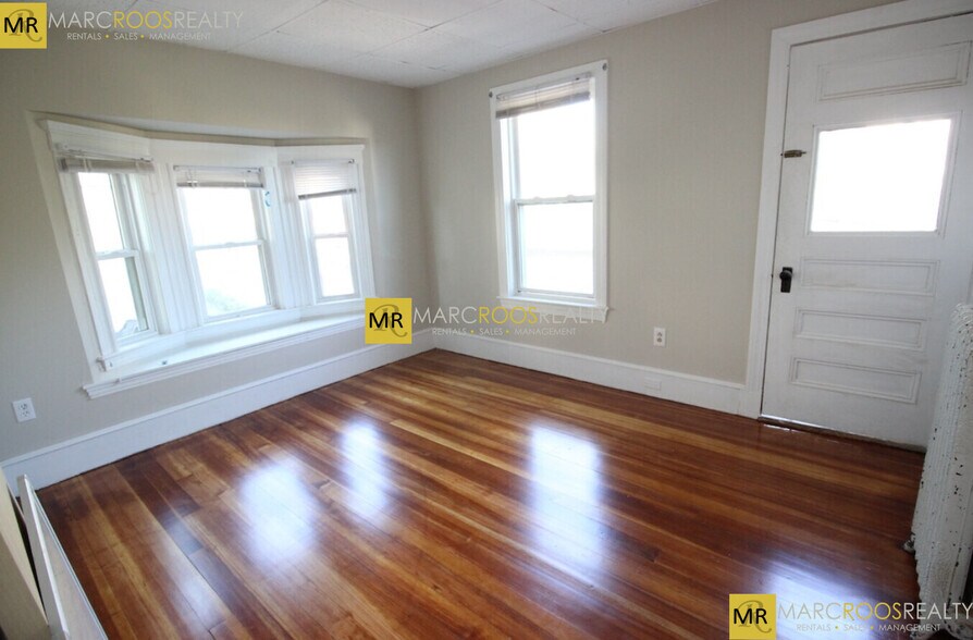 Building Photo - 14 Dow St