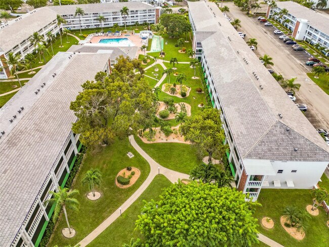 Building Photo - 5208 NE 24th Terrace