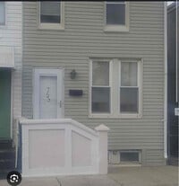 Building Photo - 753 E Princess St
