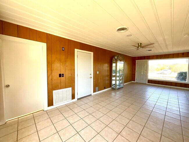 Building Photo - 3442 N U.S. Hwy 281