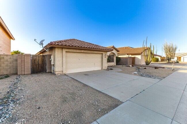 Building Photo - Spacious 3 Bed, 2 Bath Home in Peoria - Your Perfect Home Awaits!