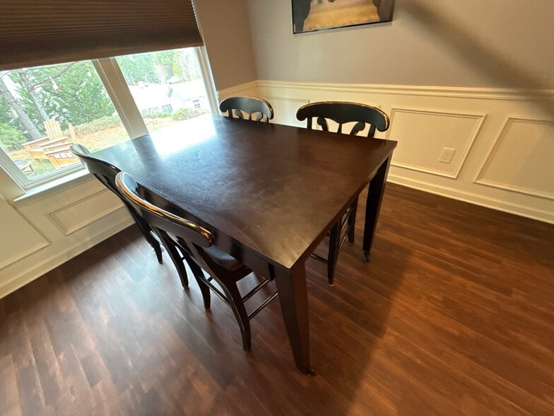 Building Photo - Room in House on Katielee Cove