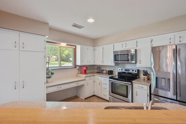 Building Photo - 1217 Glade St