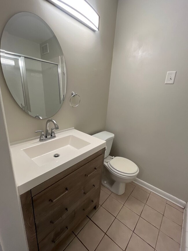 Building Photo - HISTORIC WAVERLY One Bedroom One Bath Condo