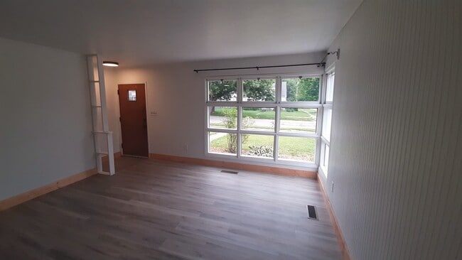 Building Photo - 386 Worden St