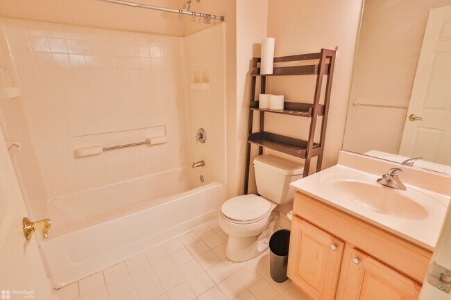 Building Photo - Beautifully maintained, energy-efficient f...