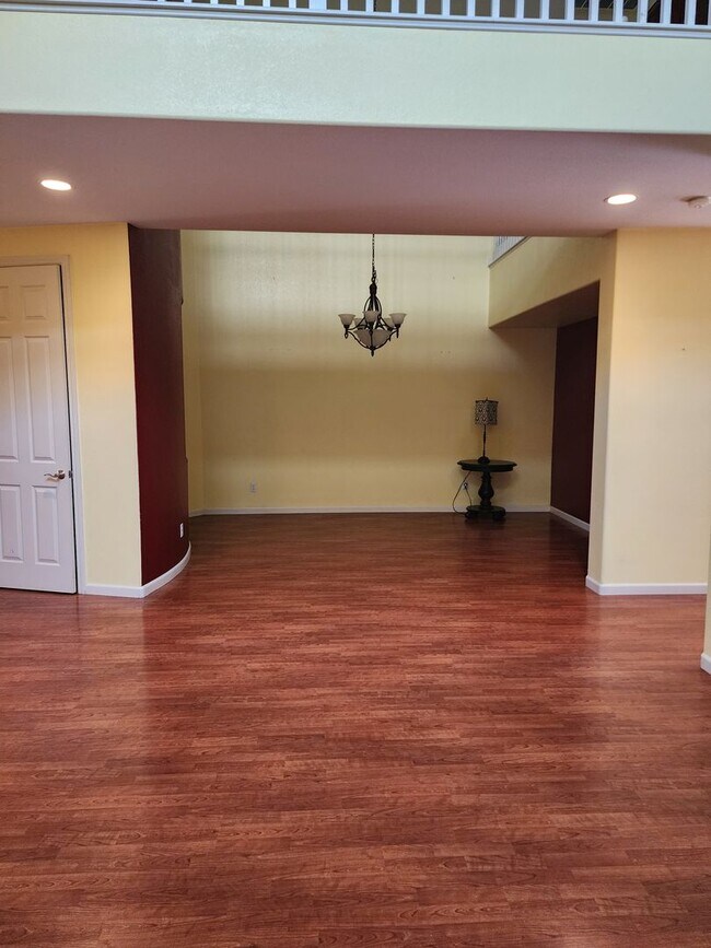 Building Photo - 5 Bedroom 3 Bathroom with 3 car Garage in the Sylvan School District