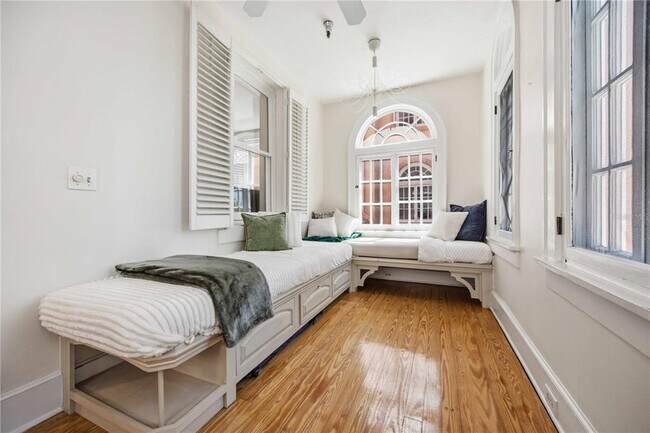 Building Photo - 1221 N Palm Ave