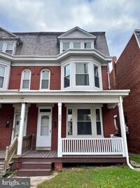 Building Photo - 825 N George St