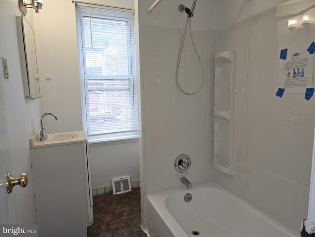 Building Photo - 1332 Wagner Ave
