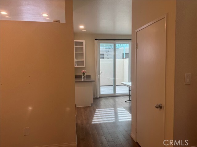 Building Photo - 278 S Oak Knoll Ave