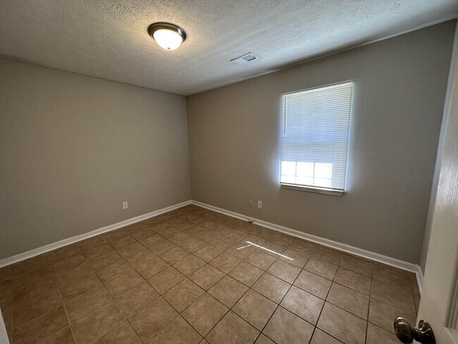 Building Photo - 125 Grove Creek Dr