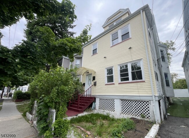 Building Photo - 8 Treacy Ave