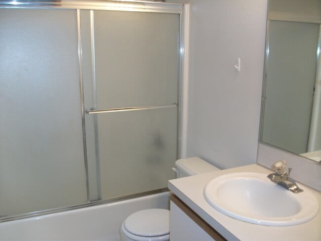 Building Photo - Maurina1