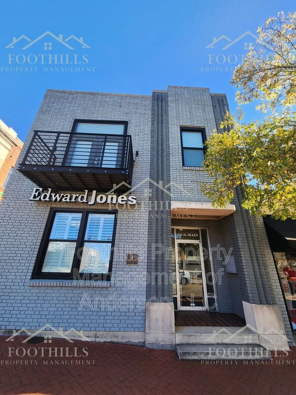 Primary Photo - 214 N Main St