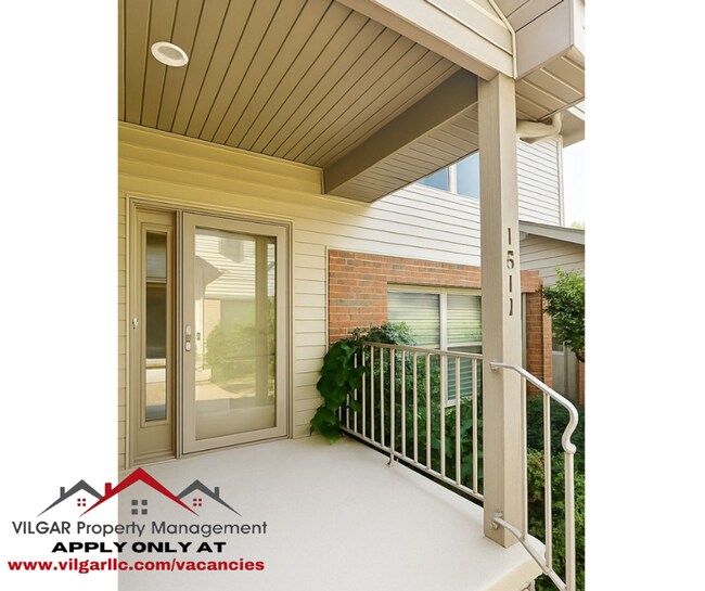 Building Photo - New & Updated! 2BR/2BA w/ Fireplace, Garag...