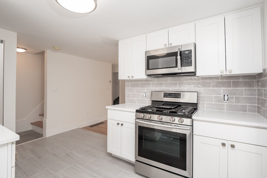 Building Photo - 92 Clinton Place Unit #2