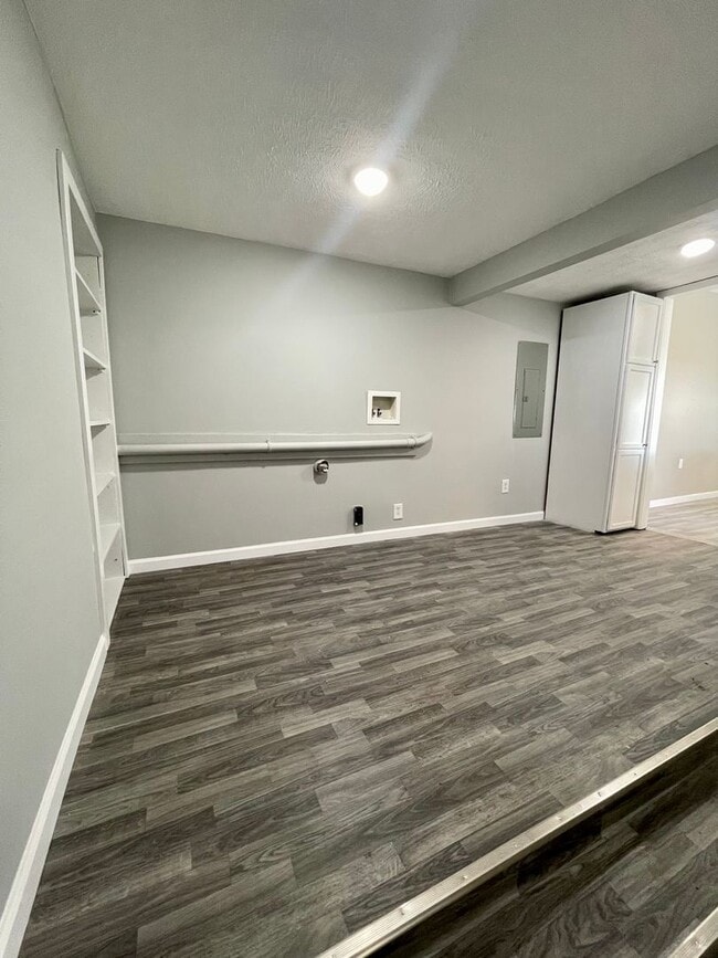 Building Photo - Charming 3-Bedroom, 1.5 Bath Home with Bon...
