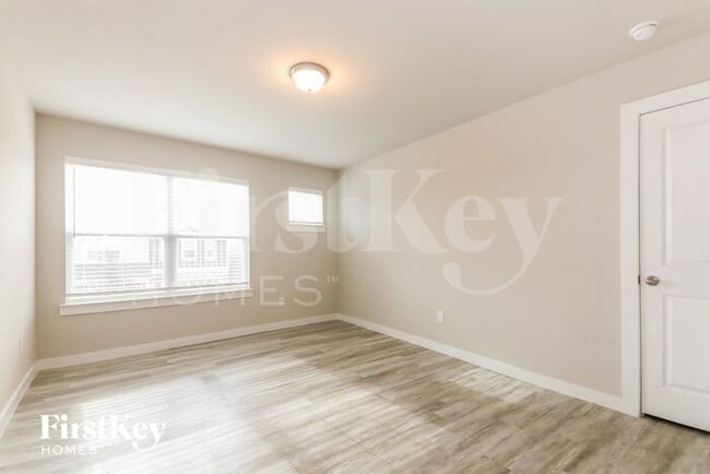 Building Photo - 623 Sophia Wy