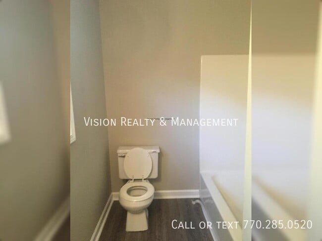 Building Photo - 3BR/2BA Duplex Home