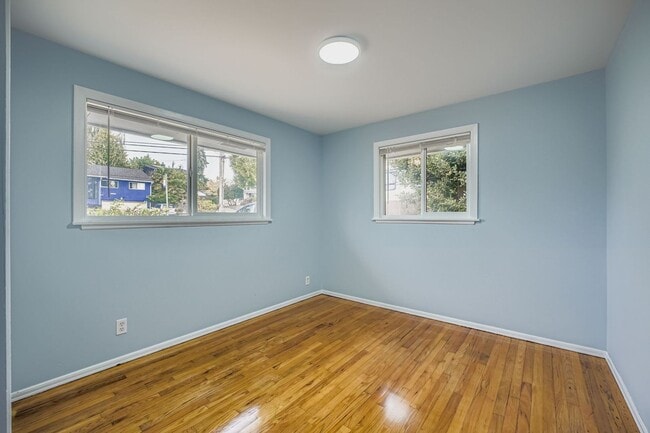 Building Photo - Charming, Recently Updated 3 Bed West Seat...