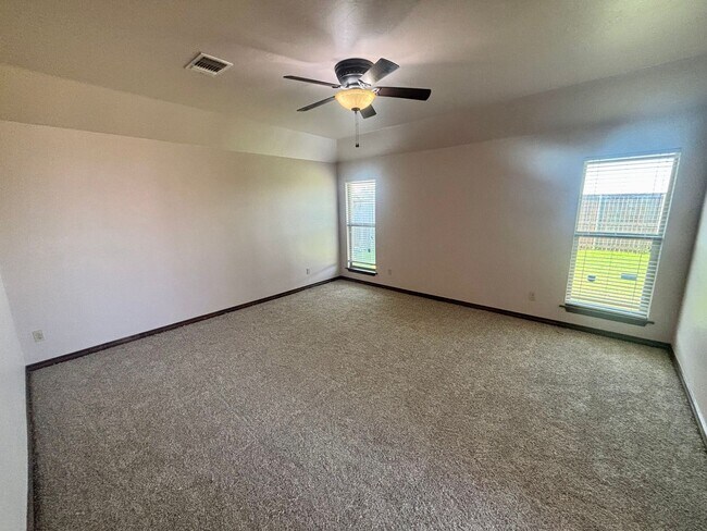 Building Photo - Wonderful 3 Bed 2 Bath Home in Yukon