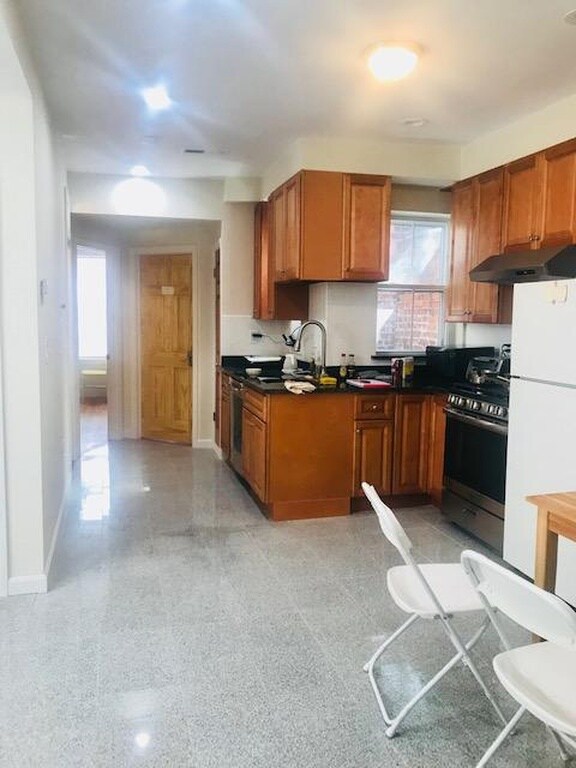 Building Photo - 179 Northampton St