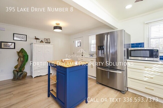Building Photo - 395 Lake Dr