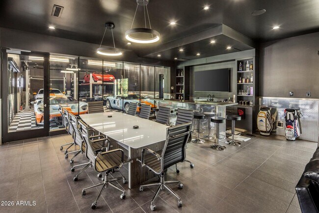 Building Photo - 10110 E Siesta Ln