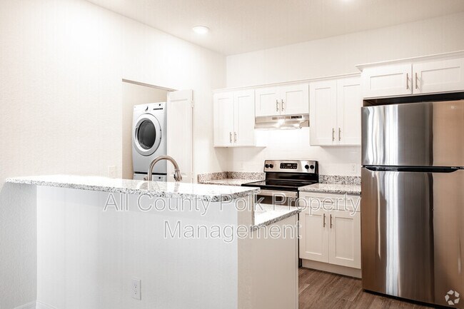 Building Photo - 915 Ariana St
