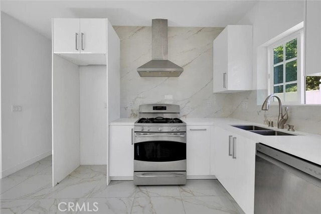 Building Photo - 634 E Valencia Ave