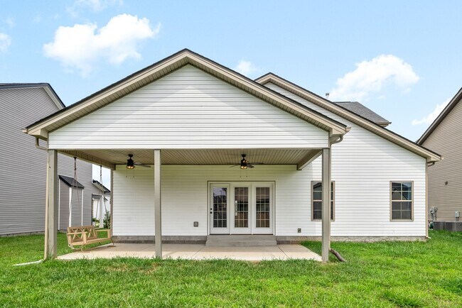 Building Photo - Dog Friendly Four Bedroom Near I24!